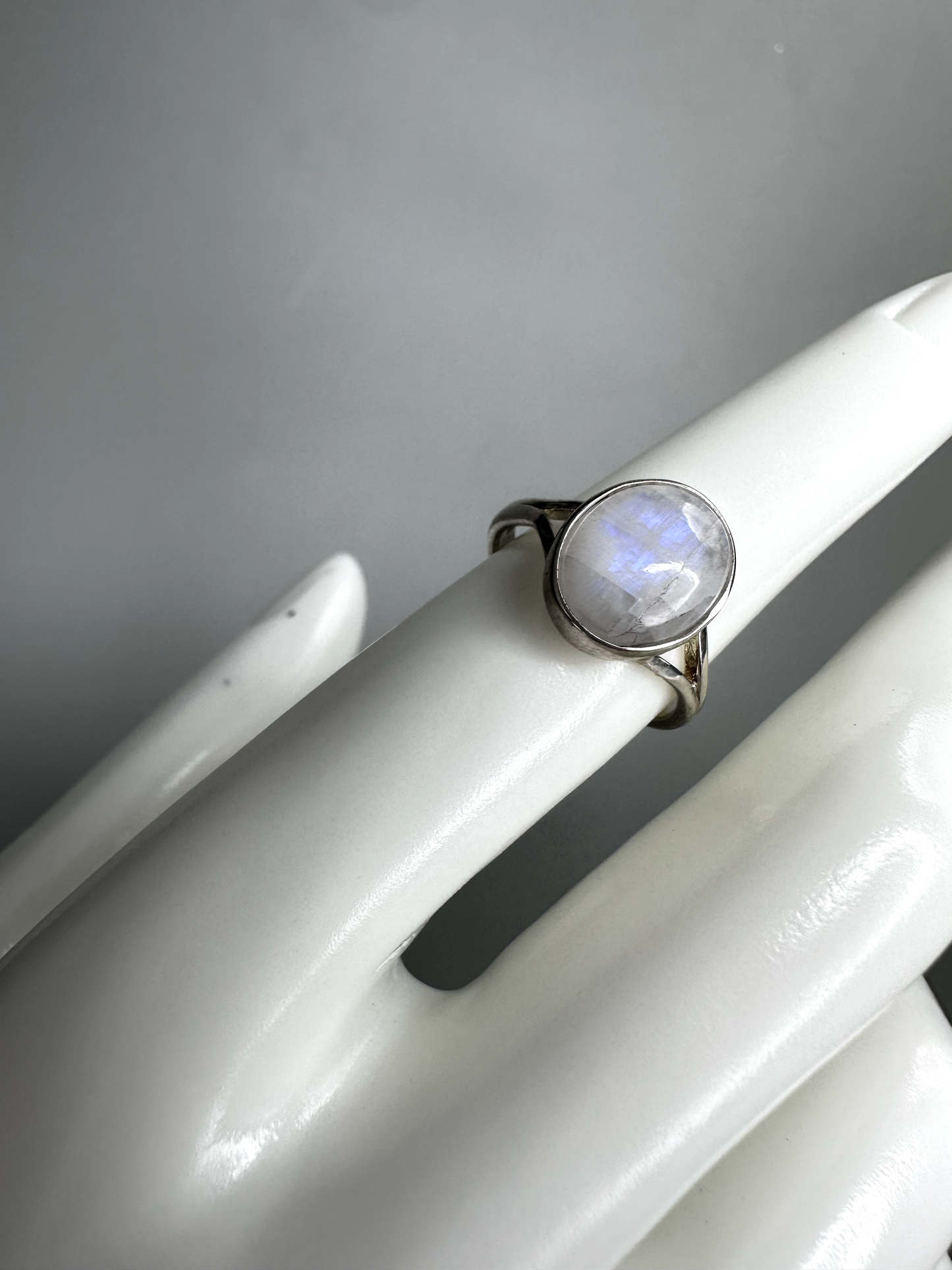 Moonstone Oval Ring | S925 Size 6 | Flashy