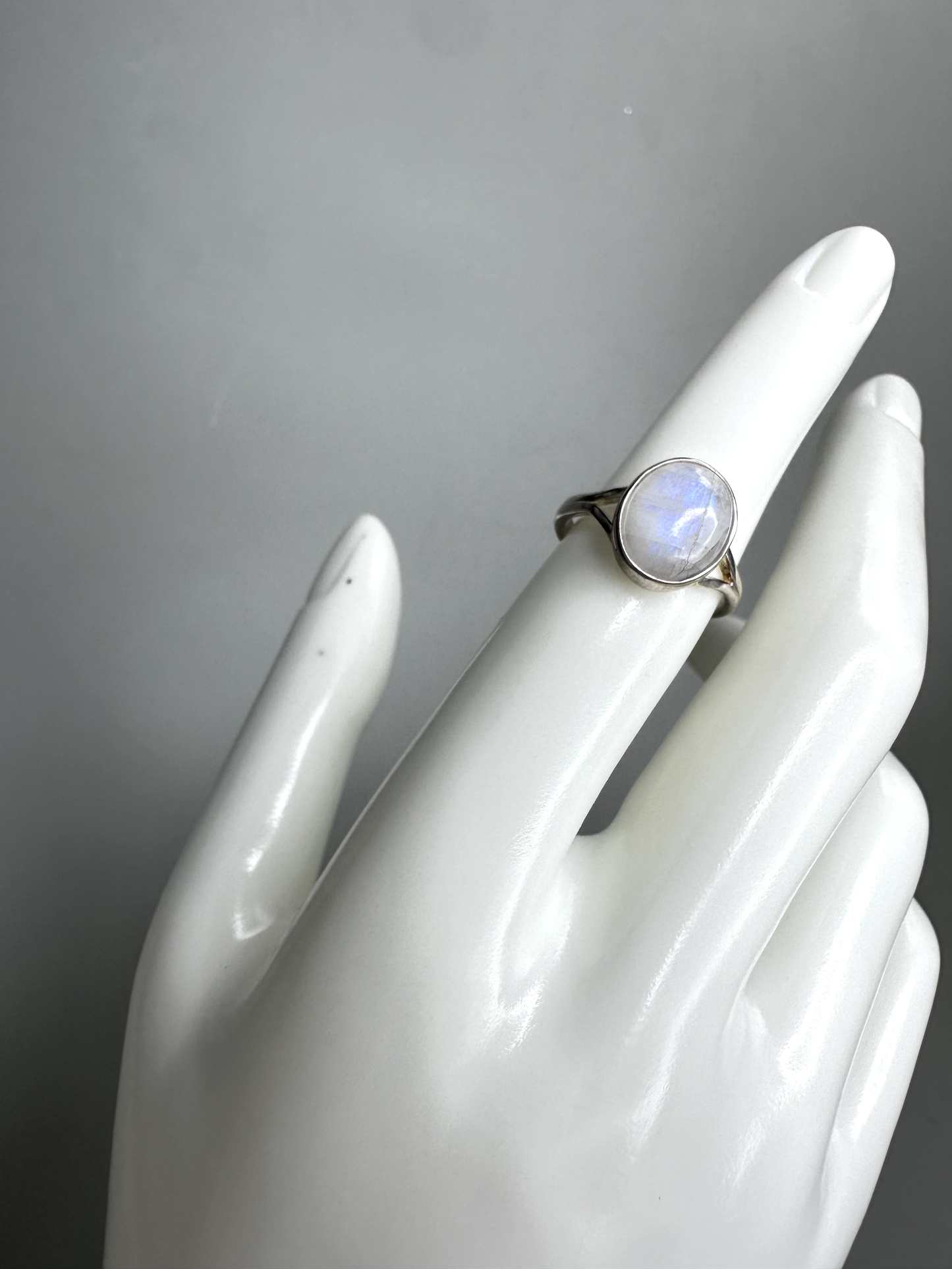 Moonstone Oval Ring | S925 Size 6 | Flashy