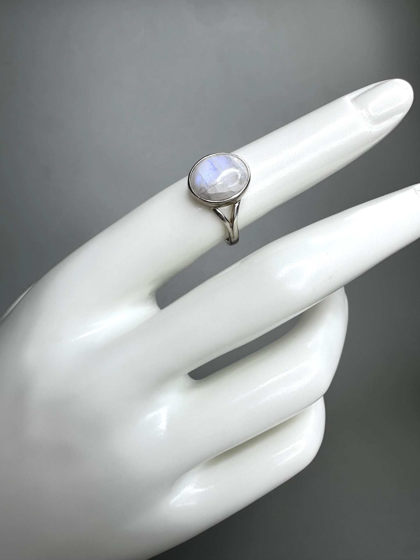 Moonstone Oval Ring | S925 Size 6 | Flashy