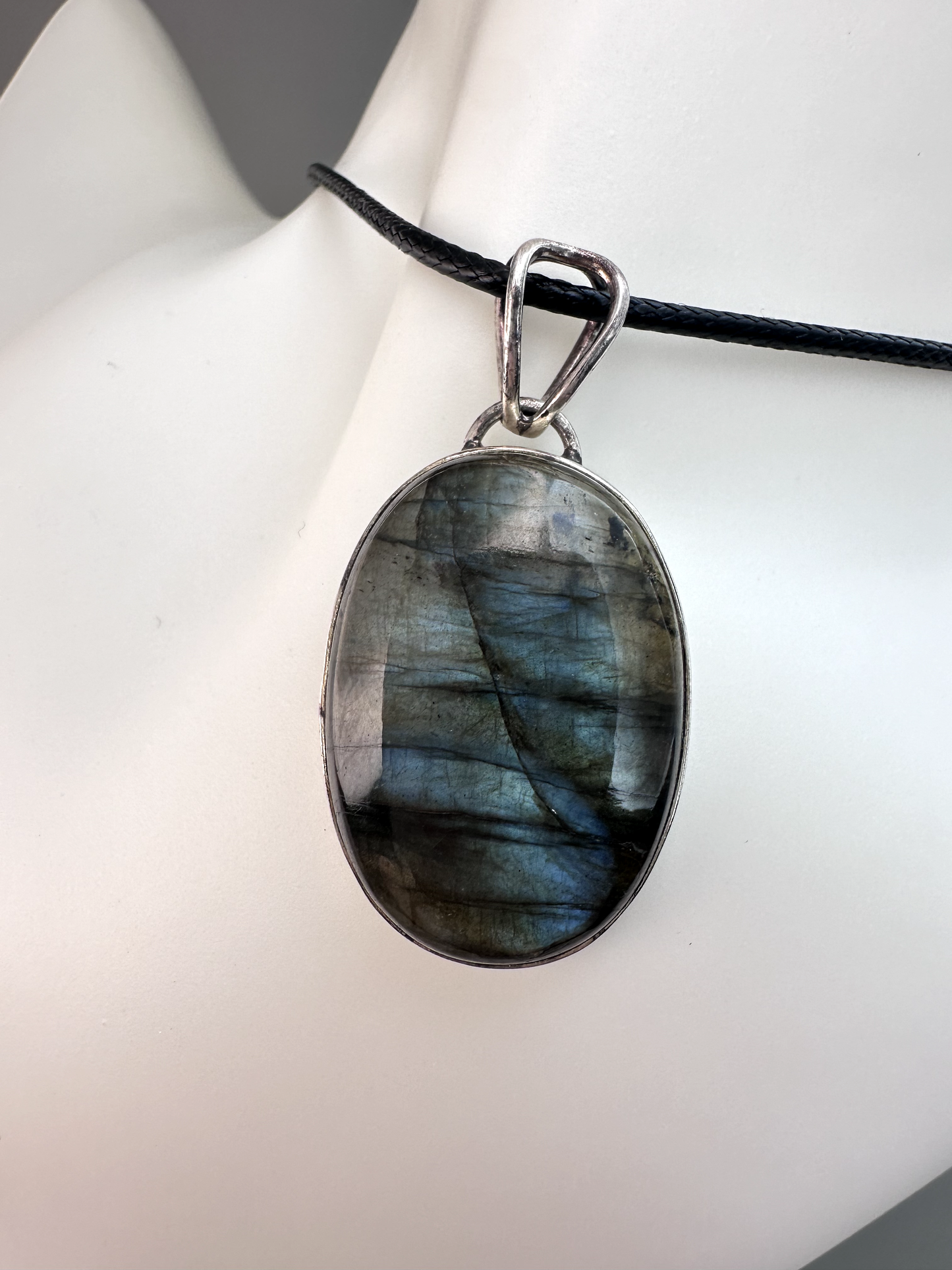 Labradorite Oval Pendant | S925