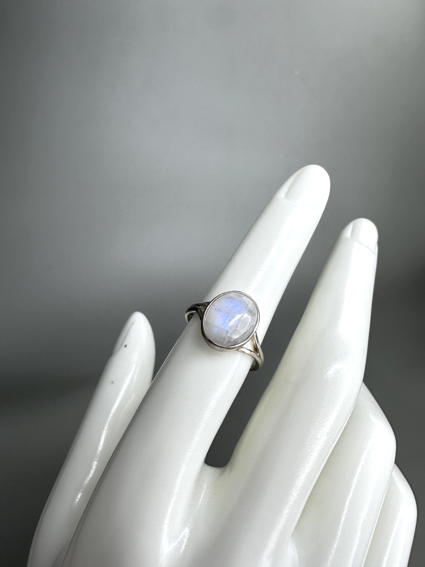 Moonstone Oval Ring | S925 Size 6 | Flashy
