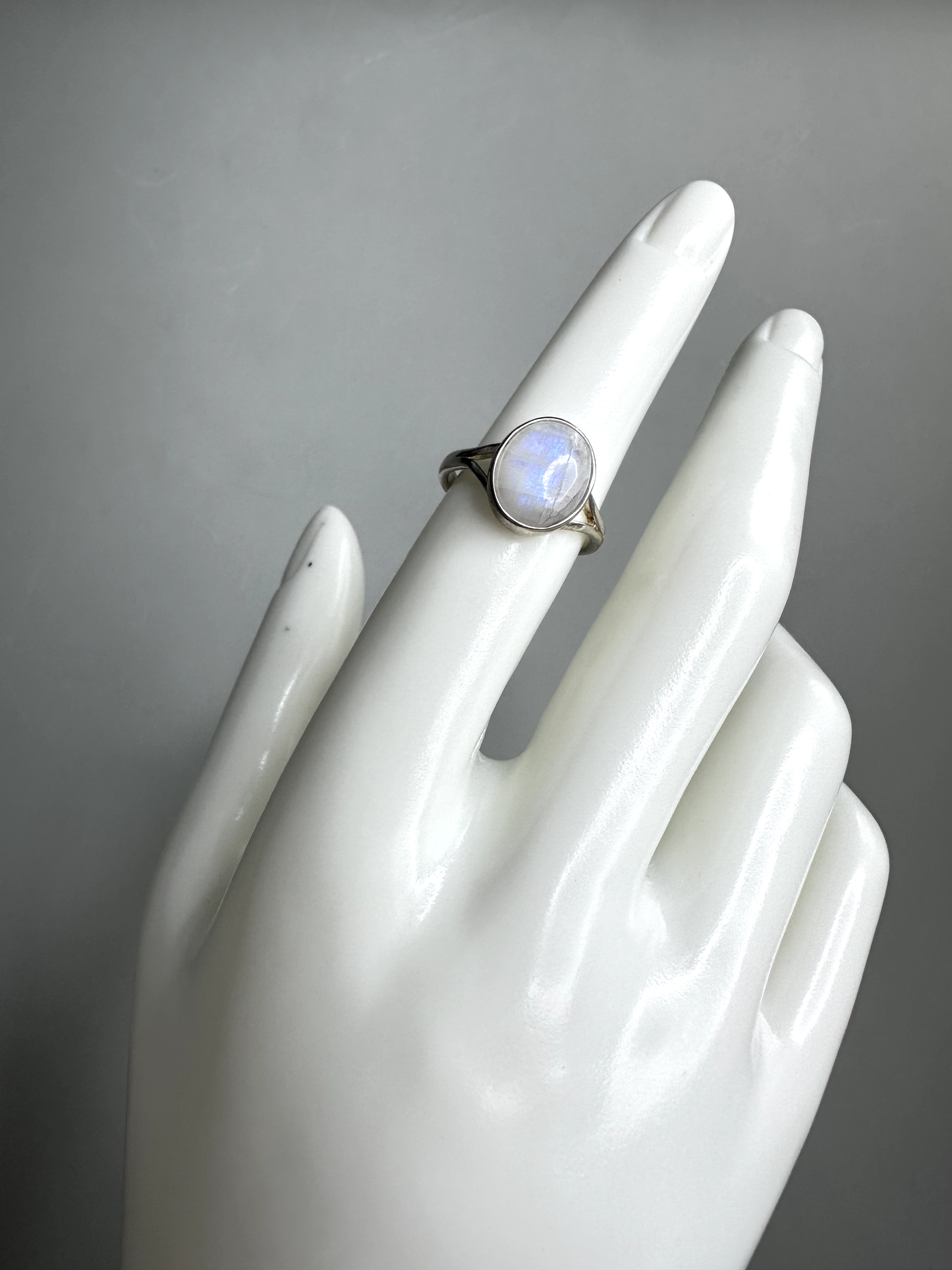 Moonstone Oval Ring | S925 Size 6 | Flashy