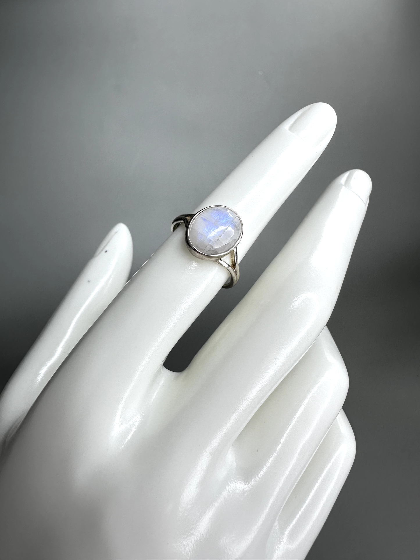 Moonstone Oval Ring | S925 Size 6 | Flashy