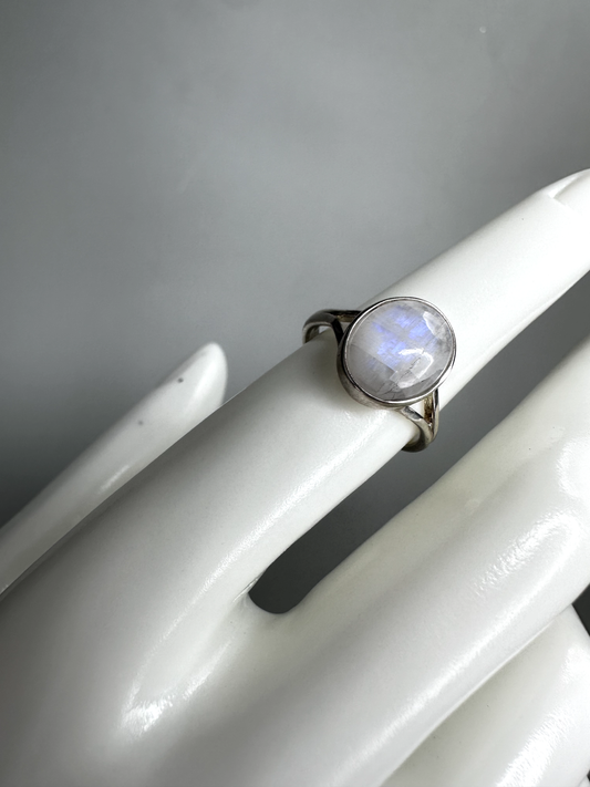 Moonstone Oval Ring | S925 Size 6 | Flashy