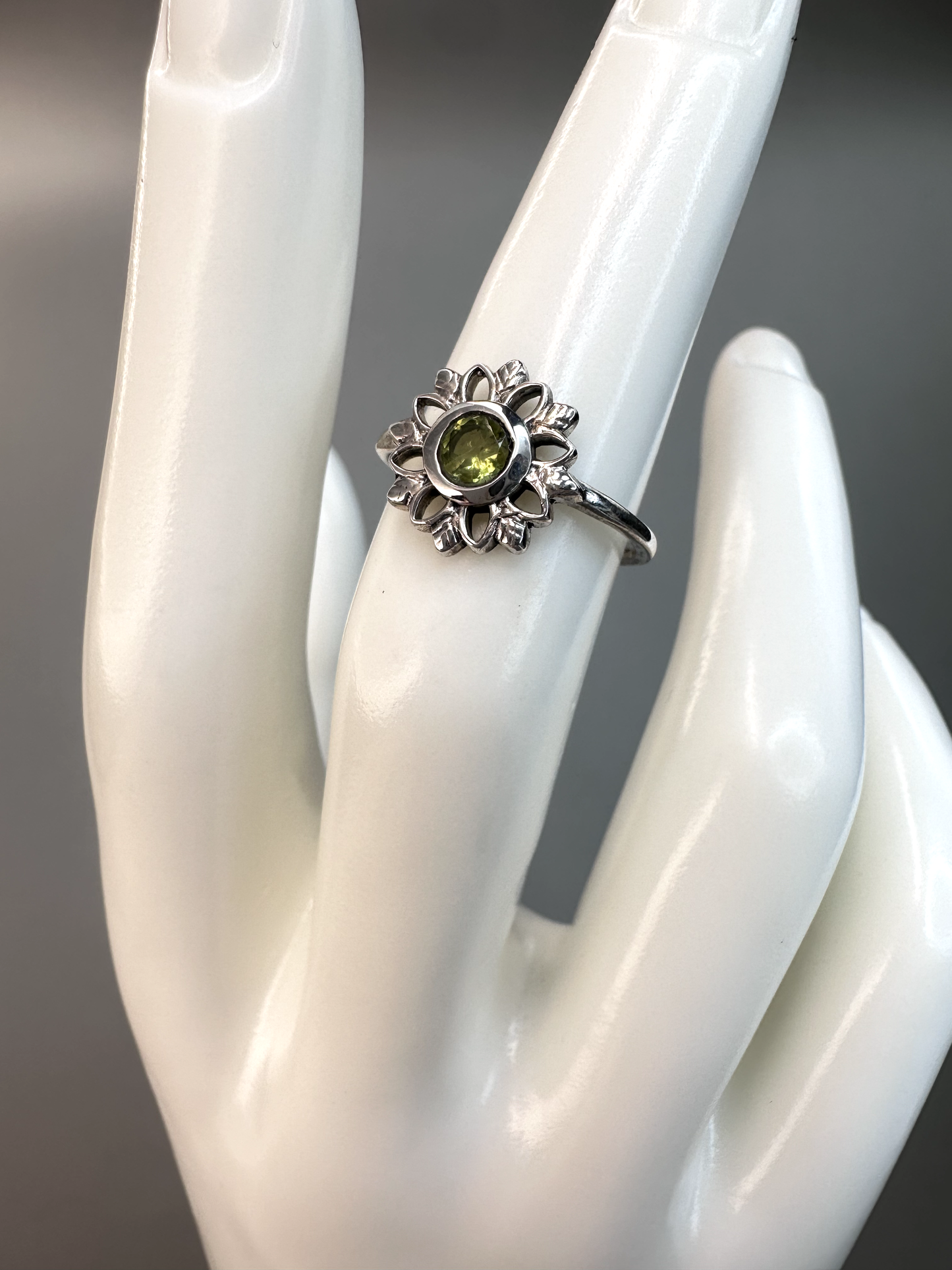 Peridot Flower Ring | S925 Size 5