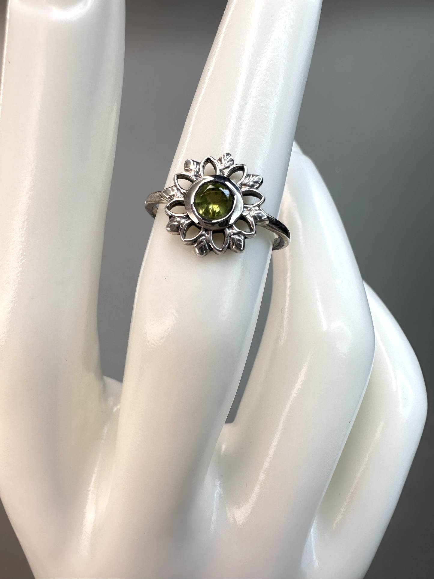 Peridot Flower Ring | S925 Size 5